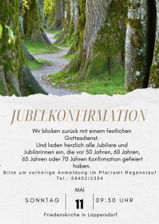 Ein Weg zwischen den Bäumen